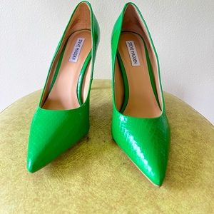 Steve Madden Vala Green Croco Pointed Toe Stiletto size 8.5